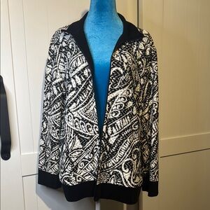 Chico’s size 3 Black and White lightweight Patterned Women's Jacket with pockets